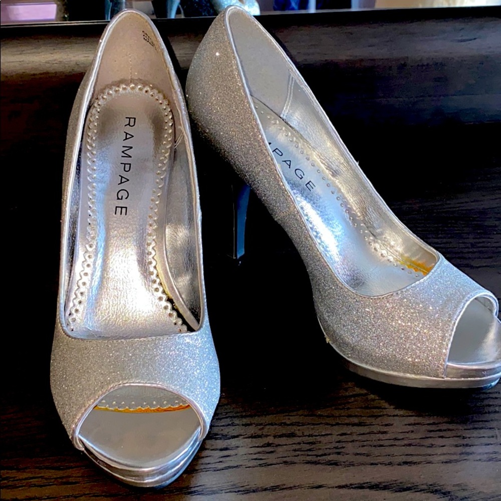 NWOT Silver sparkle heels
